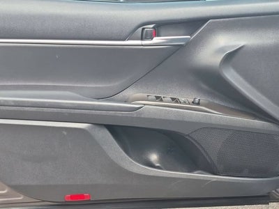 2022 Toyota Camry SE Hybrid