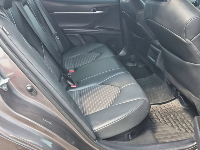 2022 Toyota Camry SE Hybrid