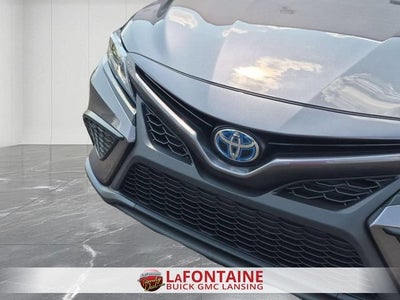 2022 Toyota Camry SE Hybrid