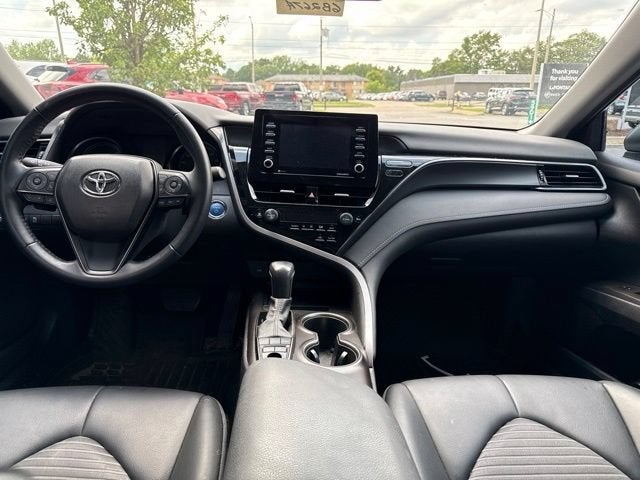 2022 Toyota Camry SE Hybrid