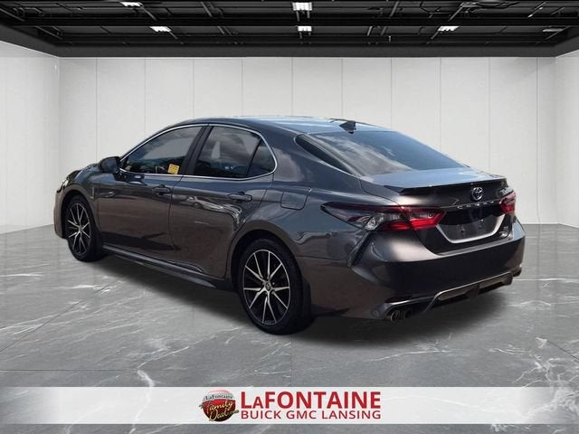 2022 Toyota Camry SE Hybrid