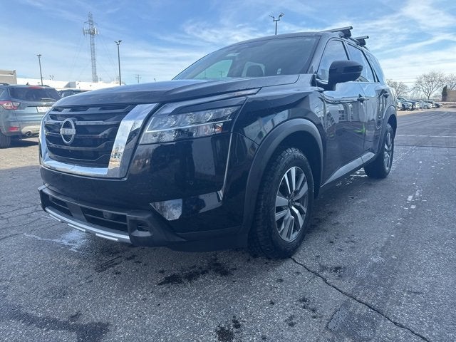 2023 Nissan Pathfinder SL 4WD