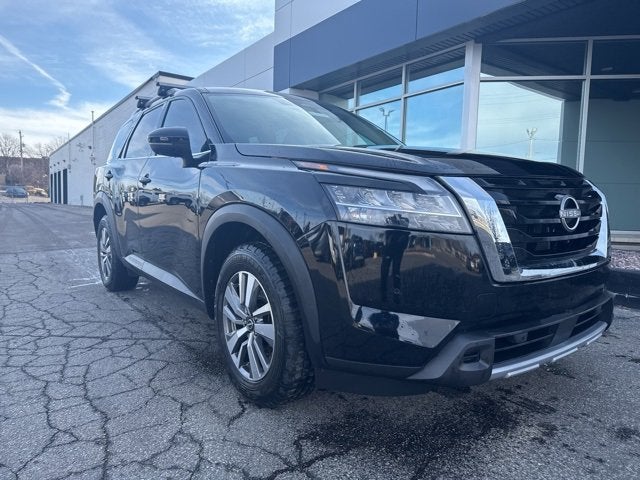 2023 Nissan Pathfinder SL 4WD