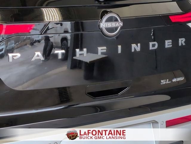 2023 Nissan Pathfinder SL 4WD