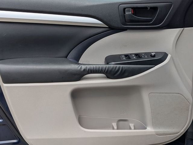 2015 Toyota Highlander LE