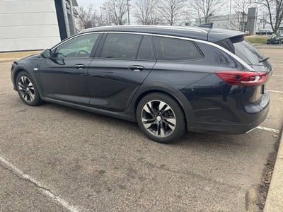 2020 Buick Regal TourX Essence