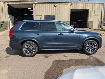 2022 Volvo XC90 T5 Momentum 7 Passenger