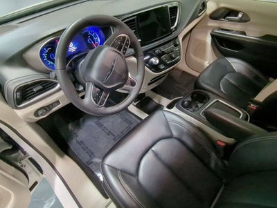 2024 Chrysler Pacifica Hybrid Select