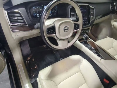 2016 Volvo XC90 T6 Momentum