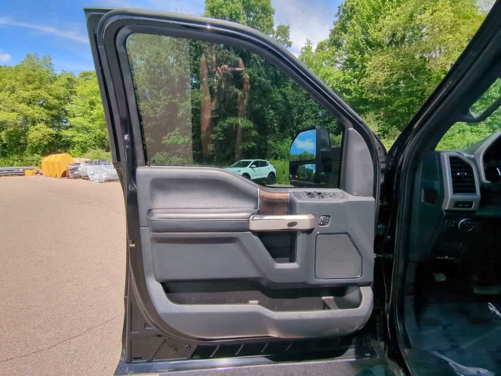 2022 Ford F-350 LARIAT