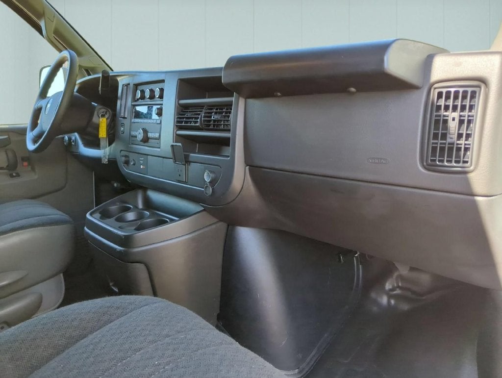 2025 Chevrolet Express Cargo WT