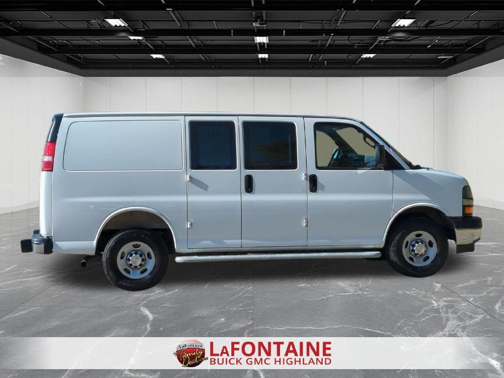 2025 Chevrolet Express Cargo WT