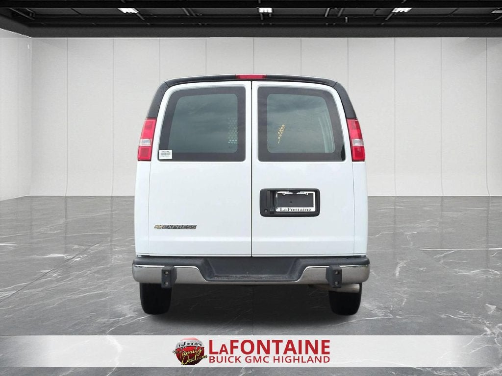 2025 Chevrolet Express Cargo WT