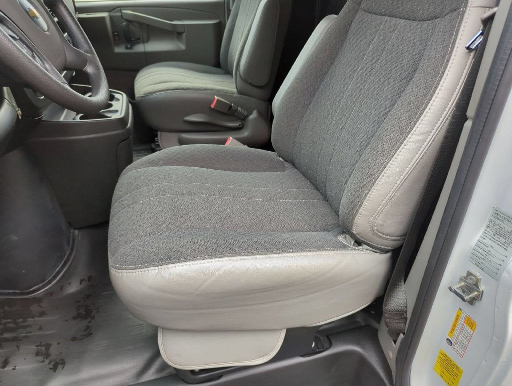 2025 Chevrolet Express Cargo WT