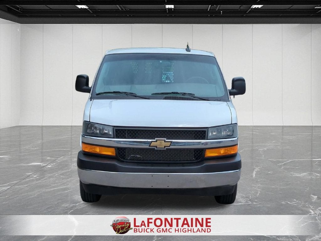 2025 Chevrolet Express Cargo WT