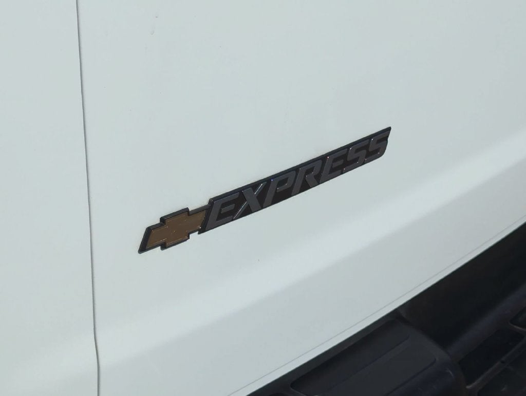 2025 Chevrolet Express Cargo WT