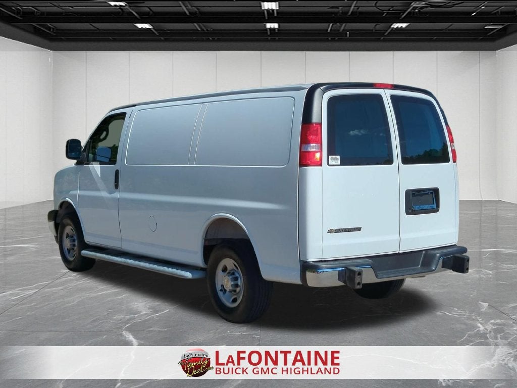 2025 Chevrolet Express Cargo WT