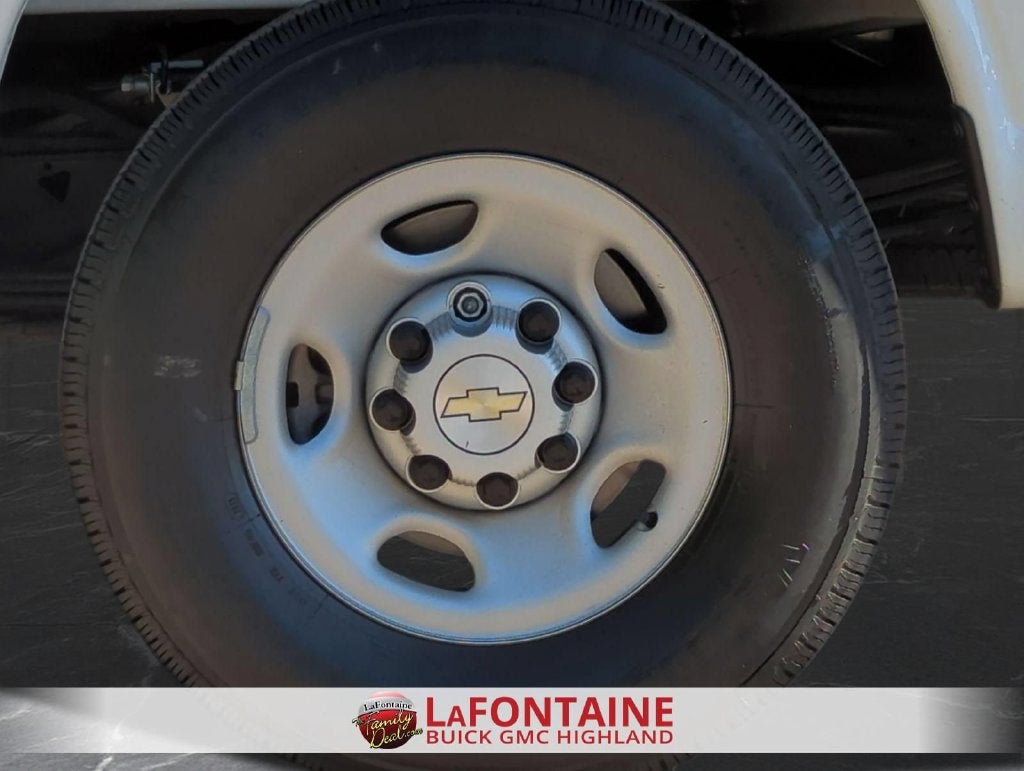 2025 Chevrolet Express Cargo WT