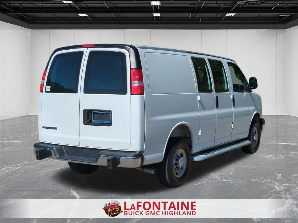 2025 Chevrolet Express Cargo WT