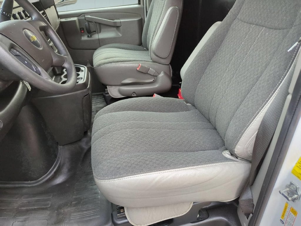 2025 Chevrolet Express Cargo WT