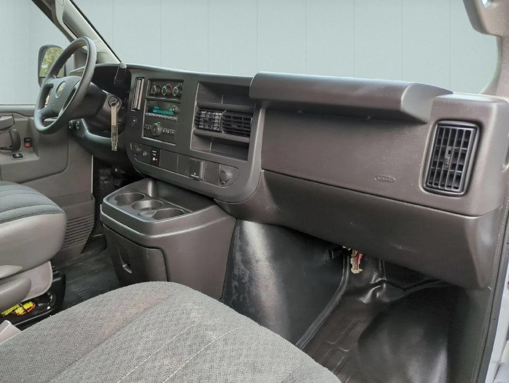 2025 Chevrolet Express Cargo WT
