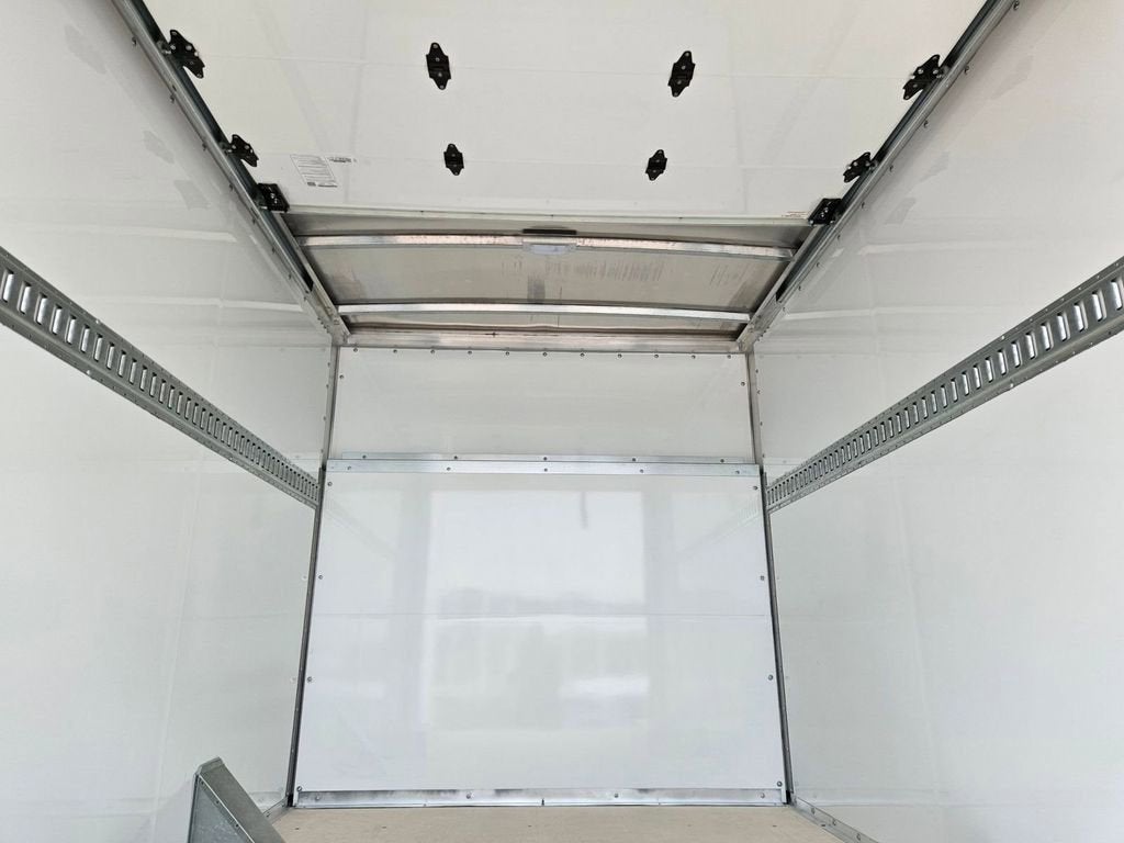 2024 GMC Savana Cutaway 3500 1WT