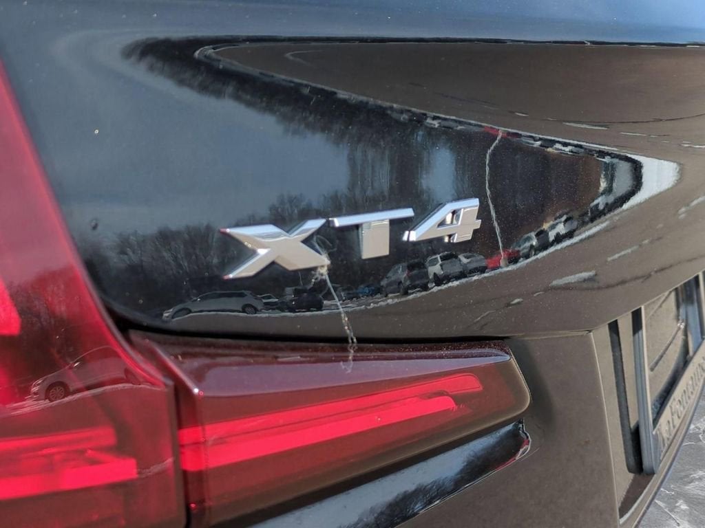 2023 Cadillac XT4 Premium Luxury