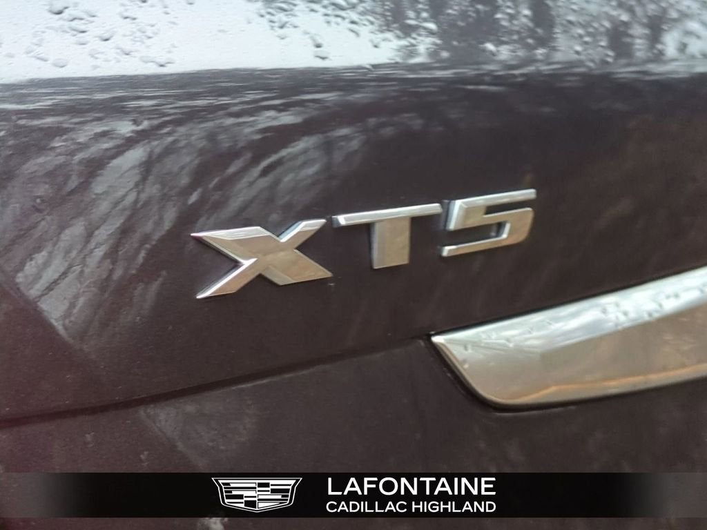 2022 Cadillac XT5 Premium Luxury