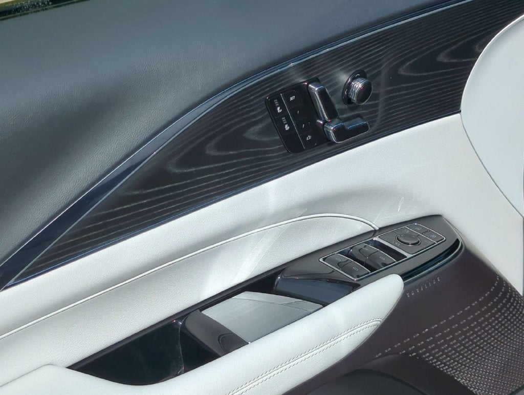 2024 Cadillac LYRIQ Luxury 1
