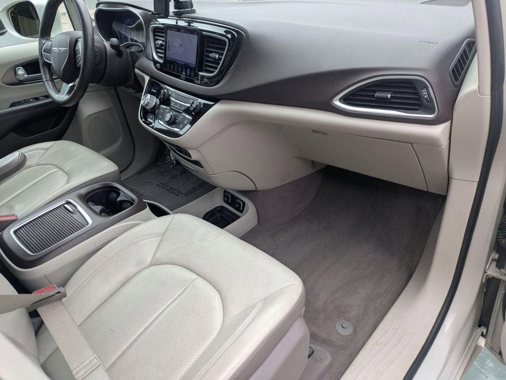 2017 Chrysler Pacifica Touring-L Plus