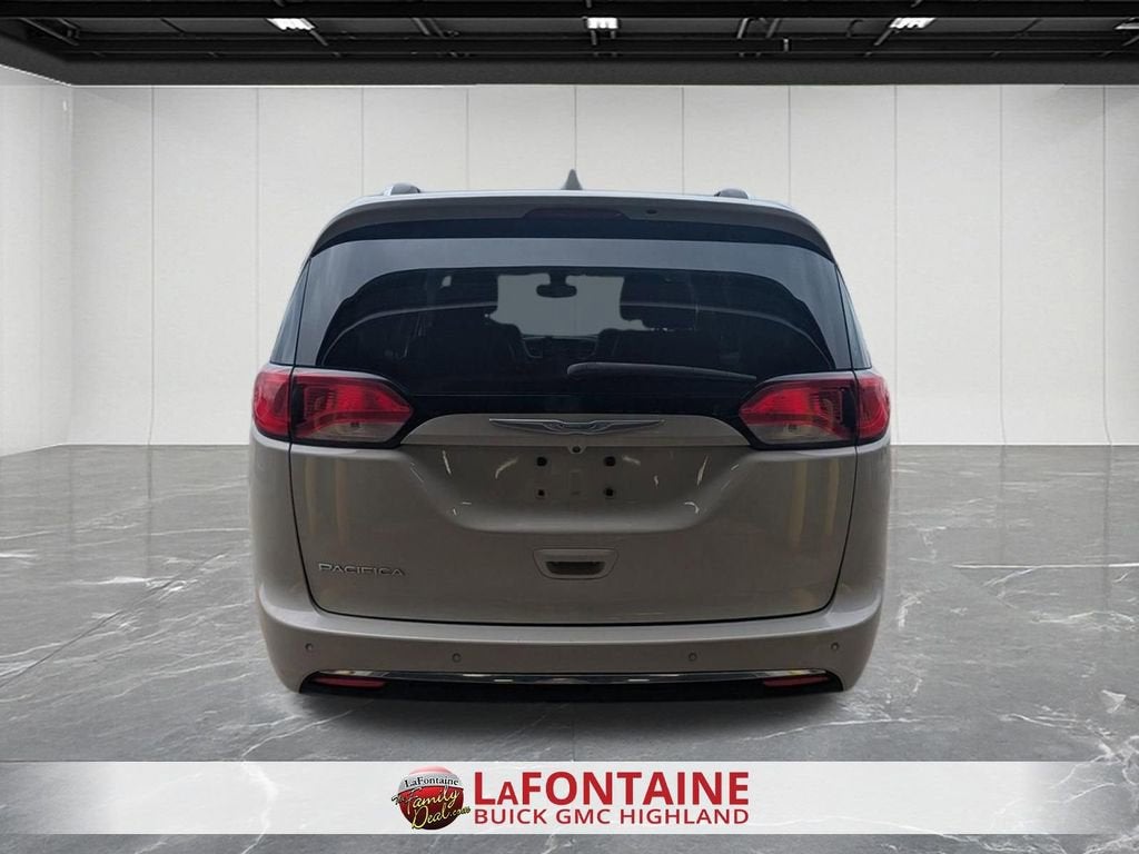 2017 Chrysler Pacifica Touring-L Plus