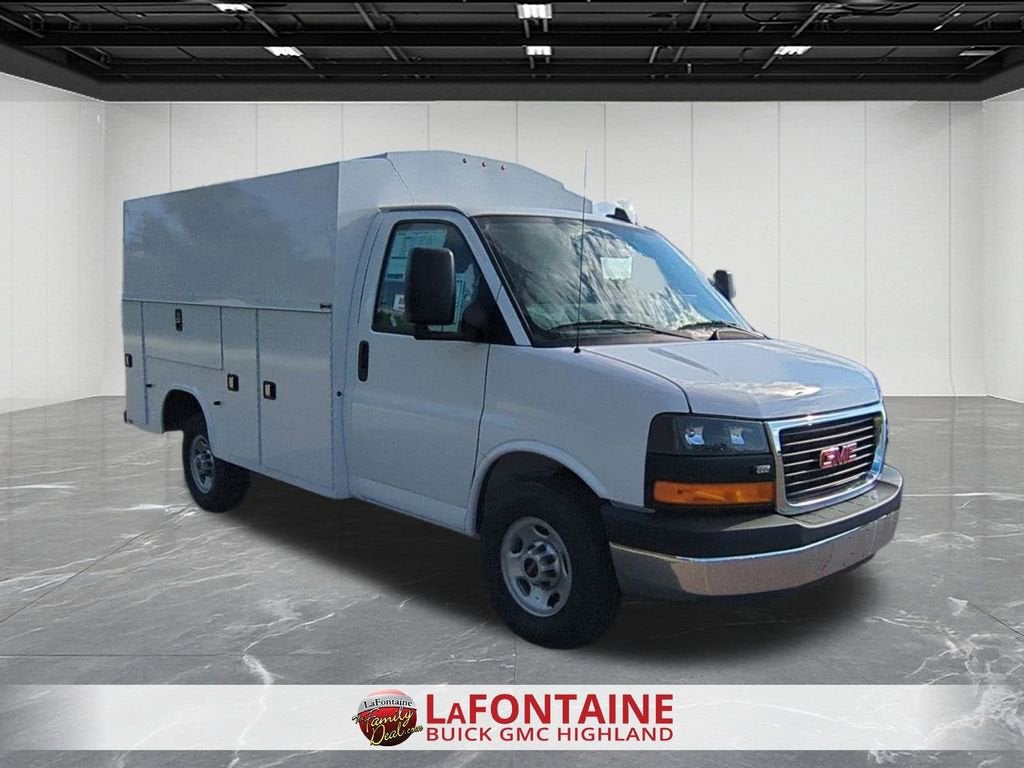 2025 GMC Savana Cutaway 3500 1WT