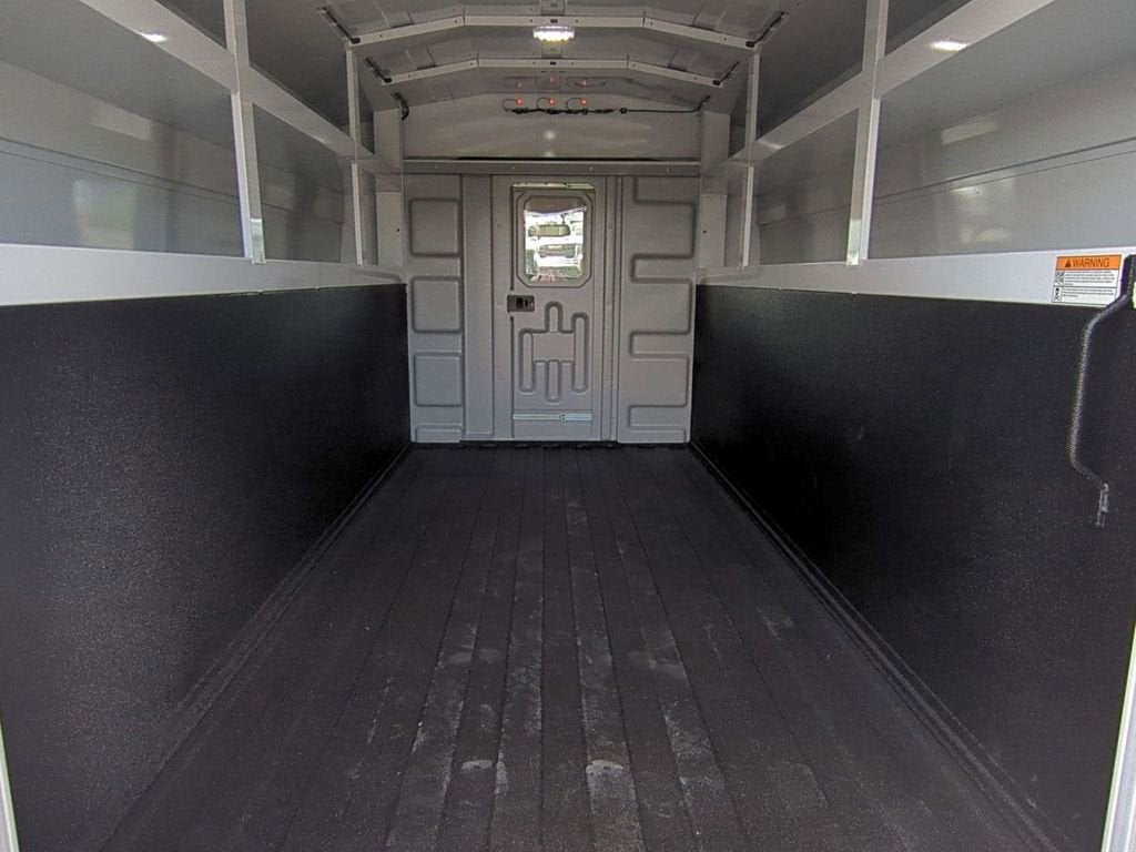 2025 GMC Savana Cutaway 3500 1WT