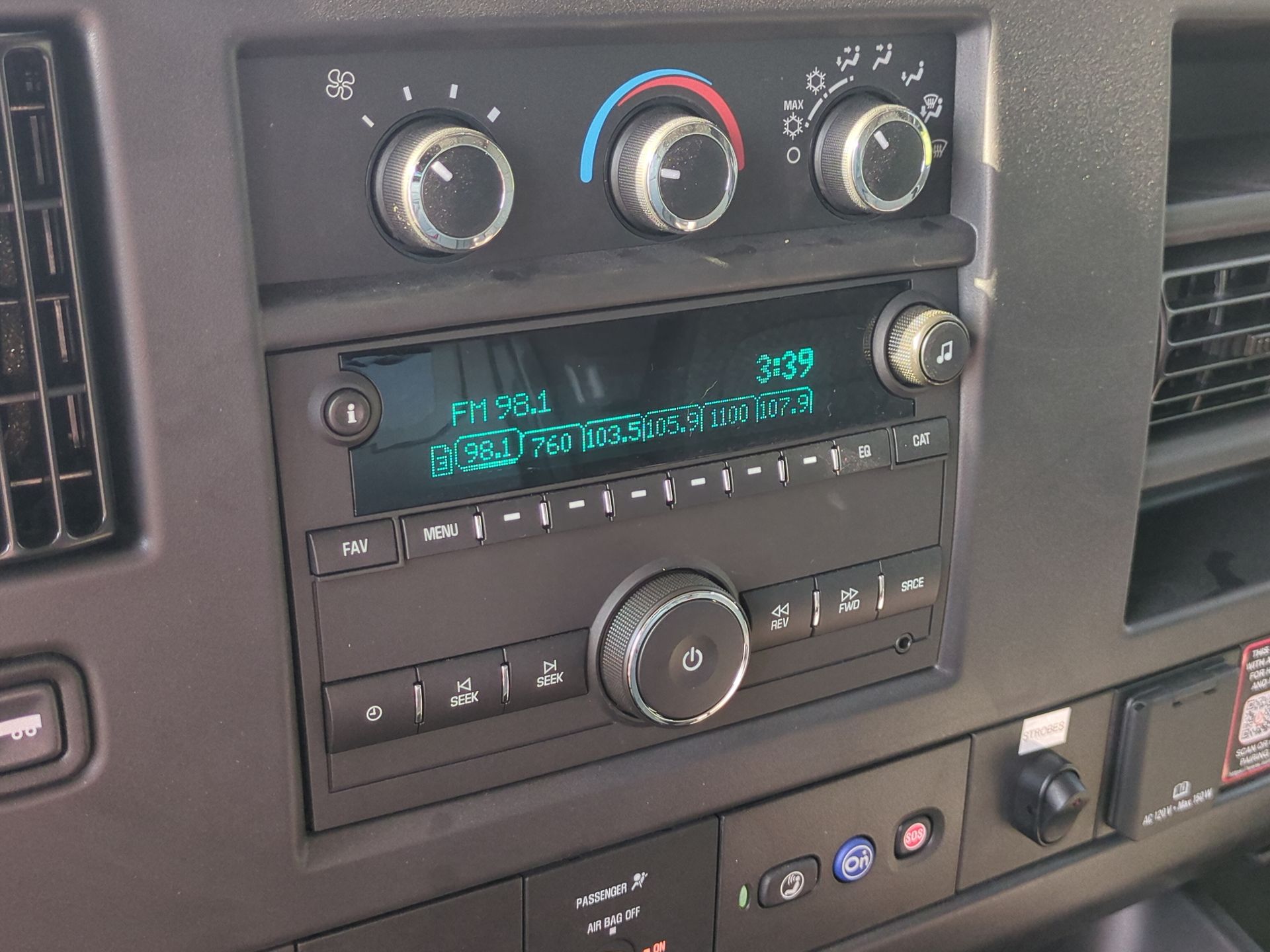 2025 GMC Savana Cutaway 3500 1WT