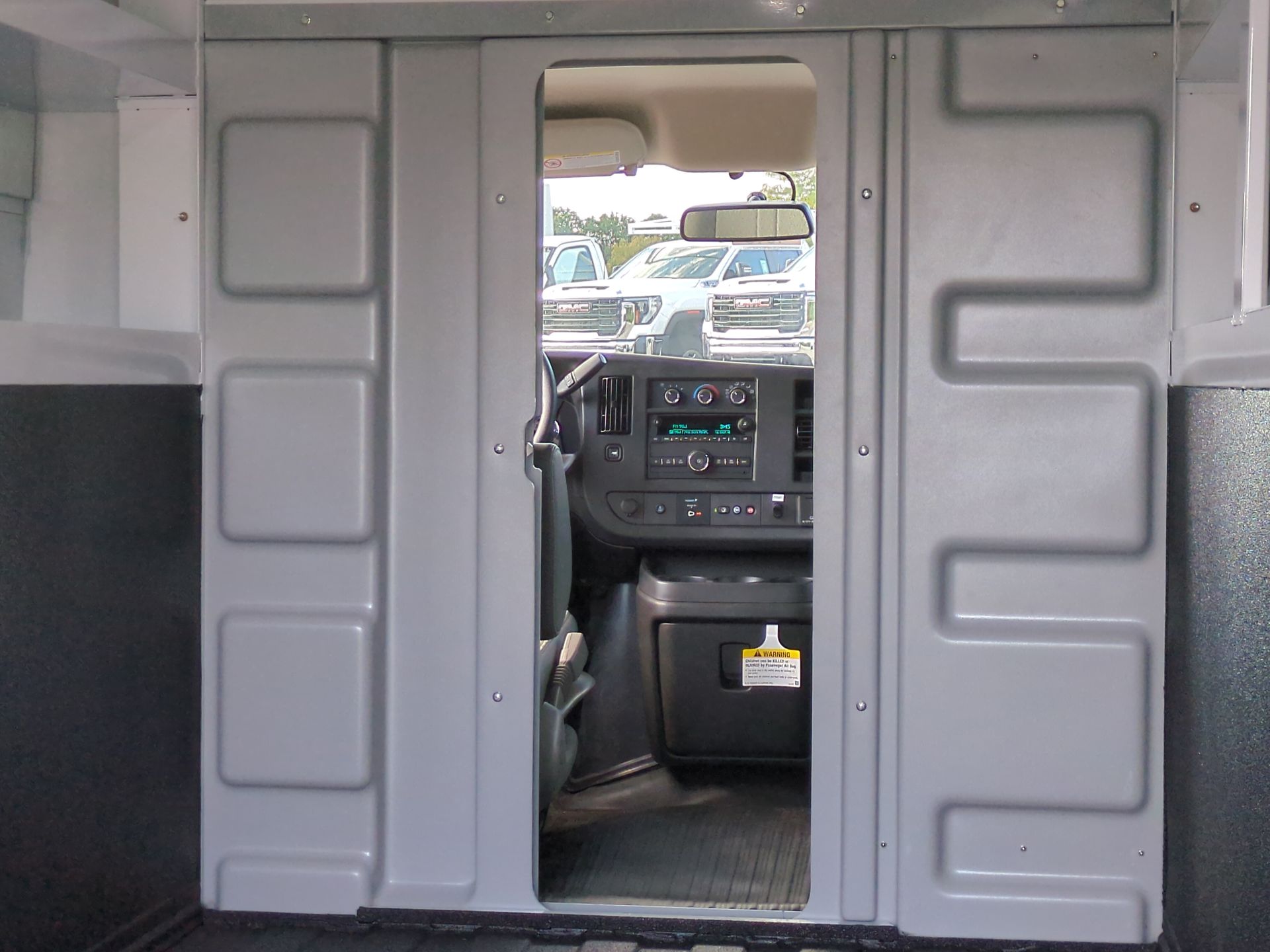 2025 GMC Savana Cutaway 3500 1WT