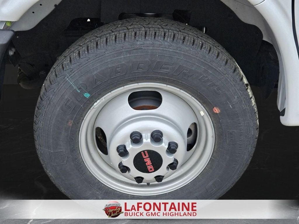 2024 GMC Savana Cutaway 3500 1WT