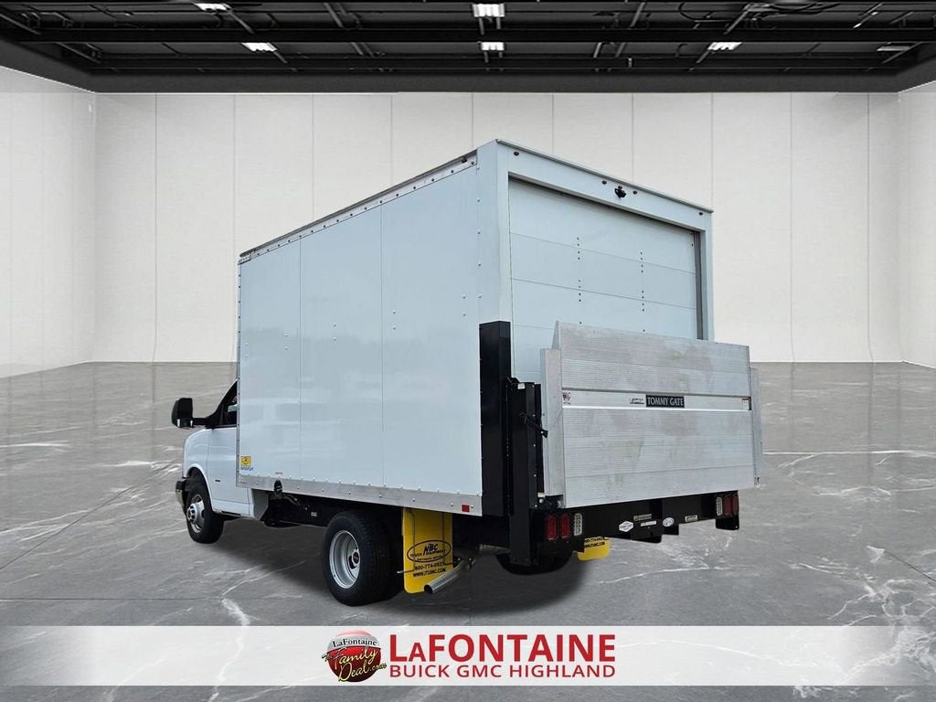 2024 GMC Savana Cutaway 3500 1WT