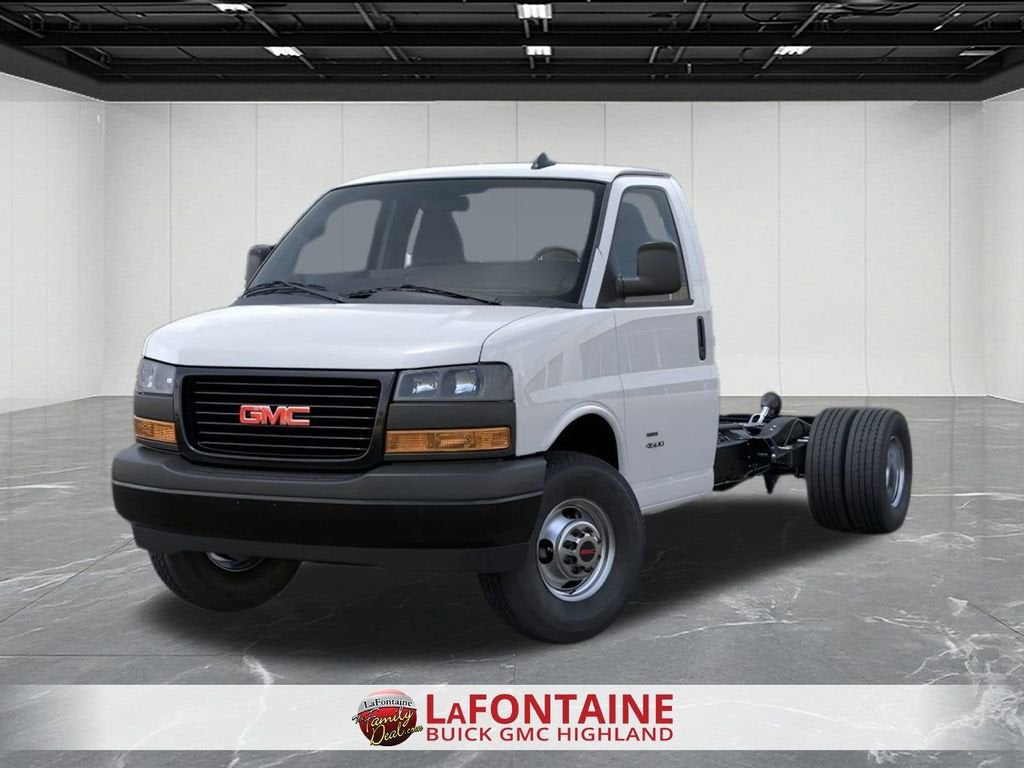 2025 GMC Savana Cutaway 3500 1WT