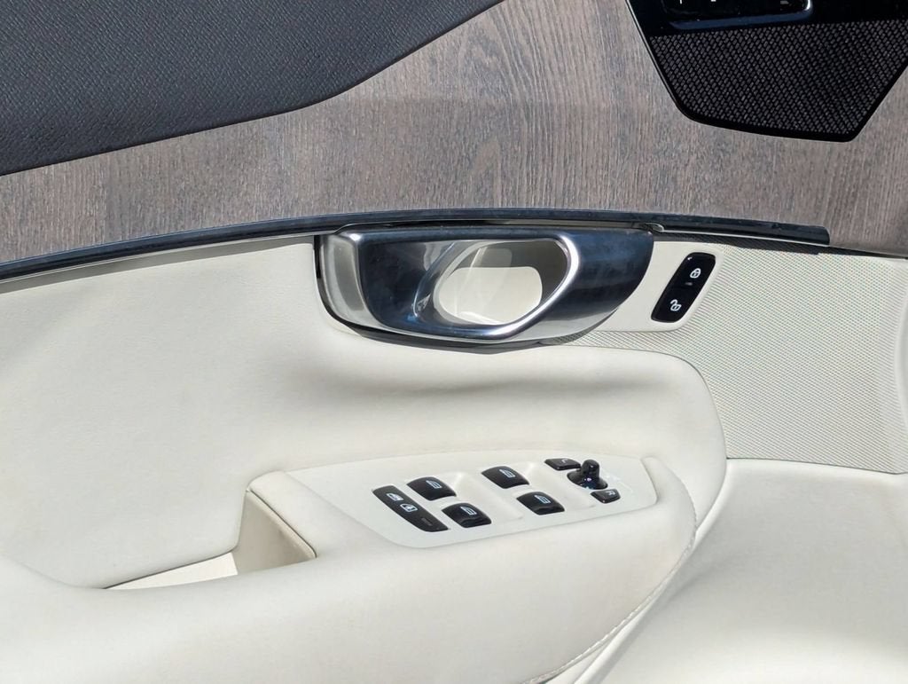 2023 Volvo XC90 B6 Plus 6-Seater