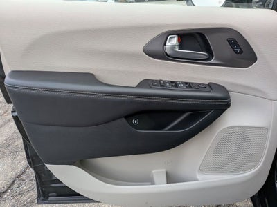 2022 Chrysler Pacifica Hybrid Touring L