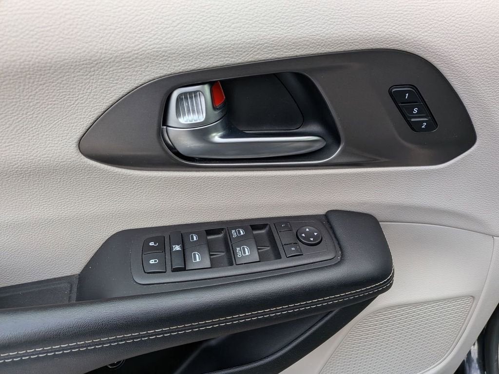 2022 Chrysler Pacifica Hybrid Touring L