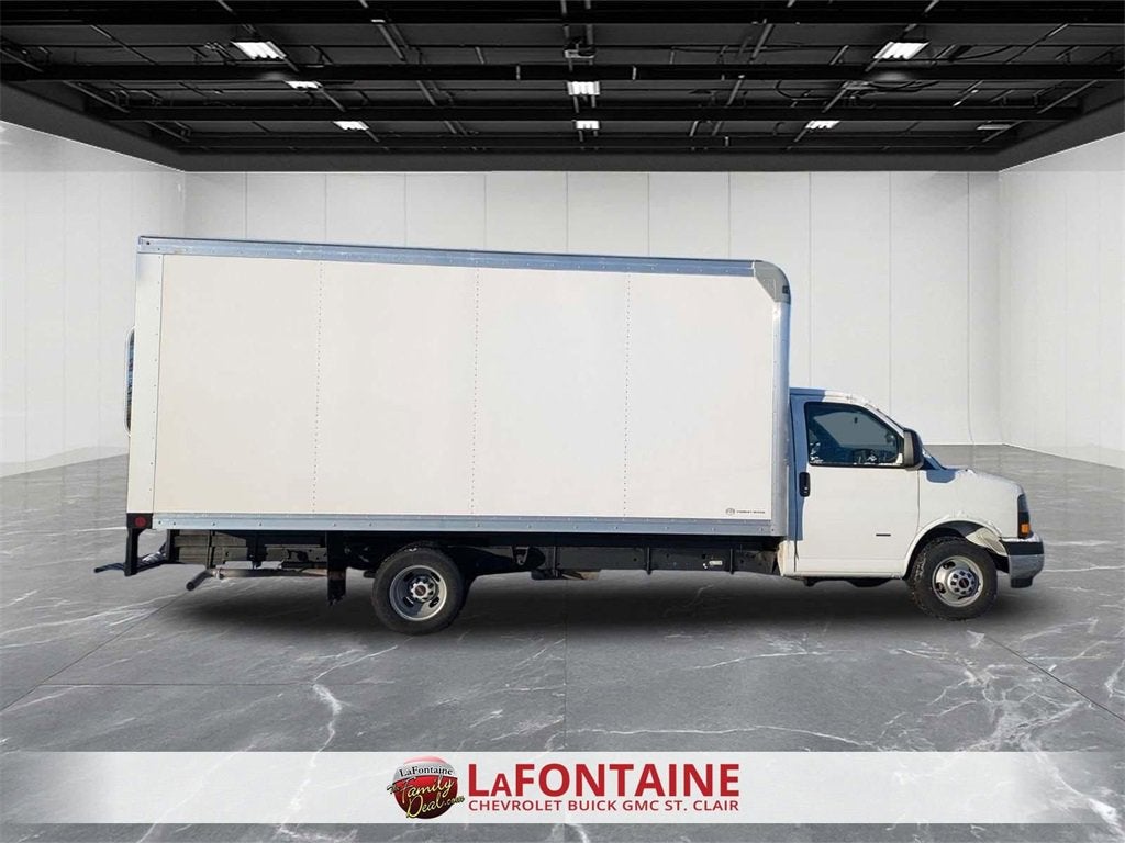 2025 GMC Savana Cutaway 3500 1WT