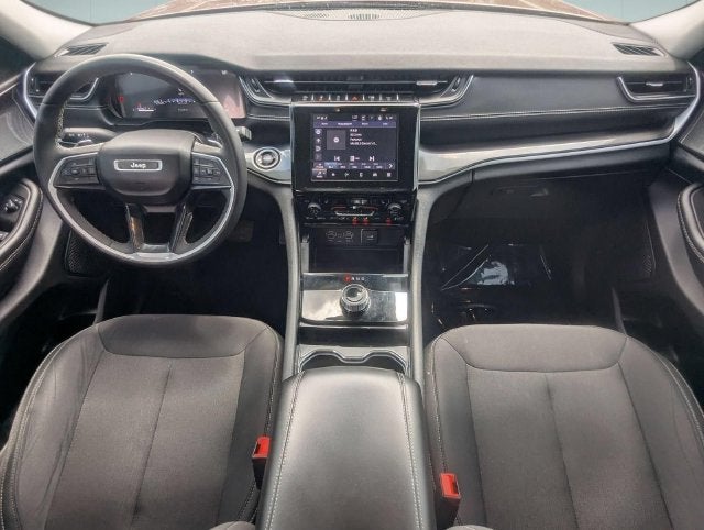 2023 Jeep Grand Cherokee Laredo 4x4
