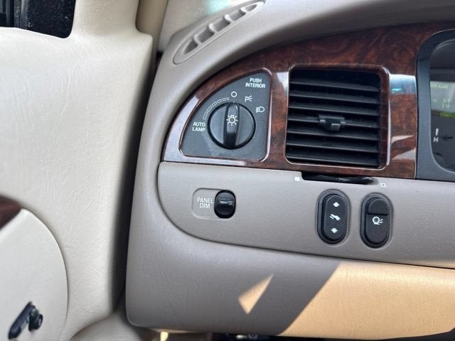 2002 Lincoln Town Car Cartier