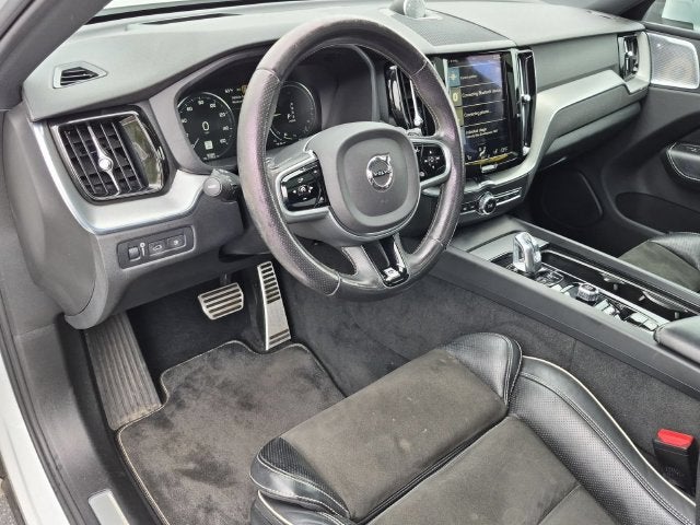 2018 Volvo XC60 Hybrid T8 R-Design