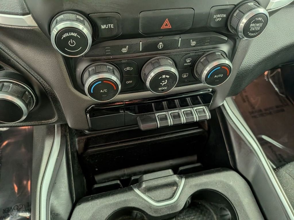 2020 RAM 1500 Big Horn Crew Cab 4x4 5'7" Box