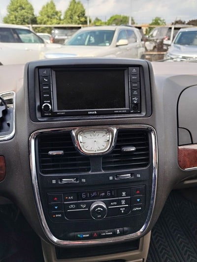 2013 Chrysler Town & Country Touring
