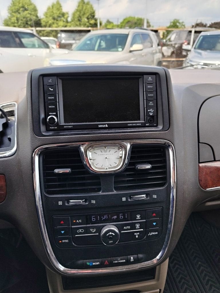 2013 Chrysler Town & Country Touring